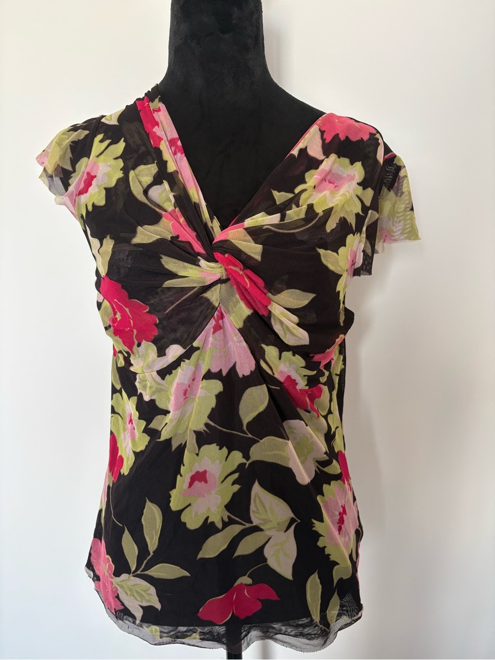 Floral Twist-Front Cap Sleeve Top in Black and Pink